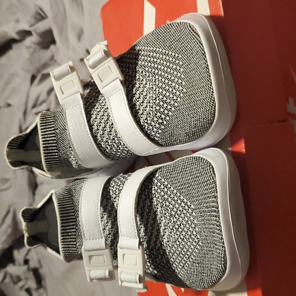 Nikes - Picture 5 of 6